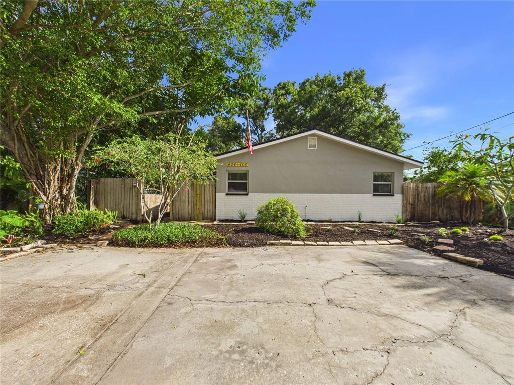 404 6TH AVENUE NW, Largo, FL 33770