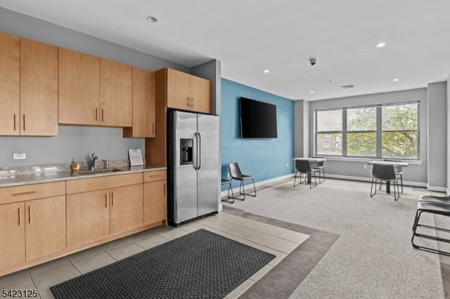 172 Culver Ave 206, Jersey City, NJ 07305