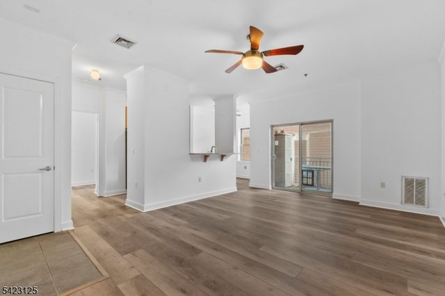 172 Culver Ave 206, Jersey City, NJ 07305