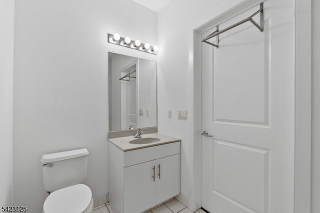 172 Culver Ave 206, Jersey City, NJ 07305