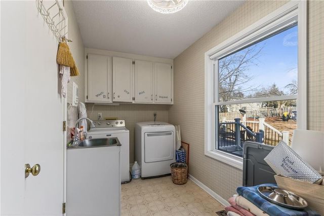 6513 SE Ryan Road, Blue Springs, MO 64014