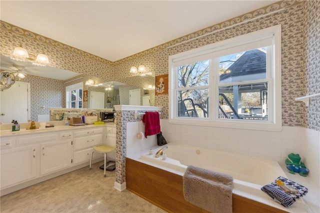 6513 SE Ryan Road, Blue Springs, MO 64014