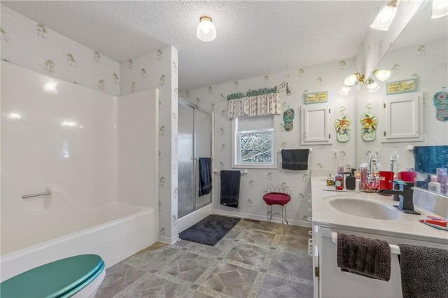 6513 SE Ryan Road, Blue Springs, MO 64014