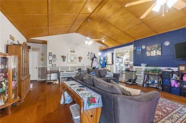 6513 SE Ryan Road, Blue Springs, MO 64014