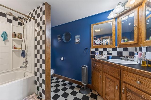 6513 SE Ryan Road, Blue Springs, MO 64014