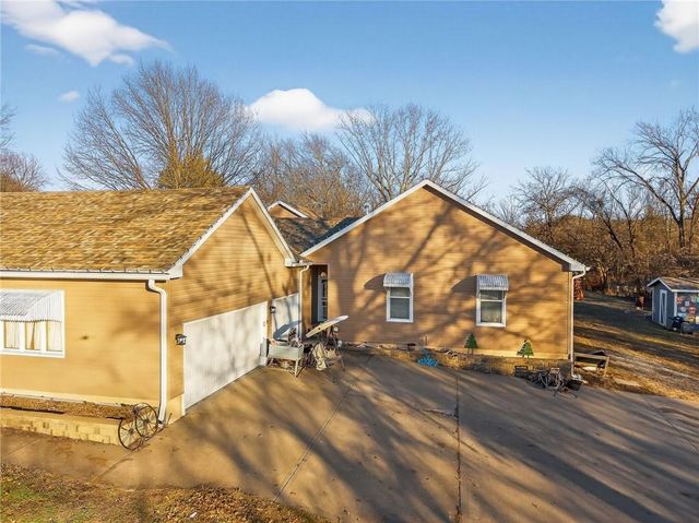 6513 SE Ryan Road, Blue Springs, MO 64014