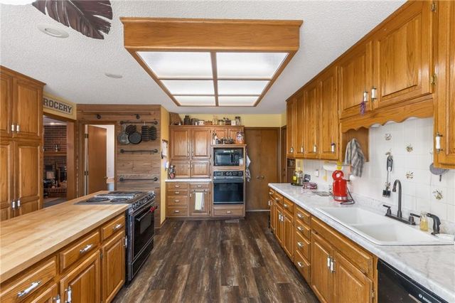 6513 SE Ryan Road, Blue Springs, MO 64014