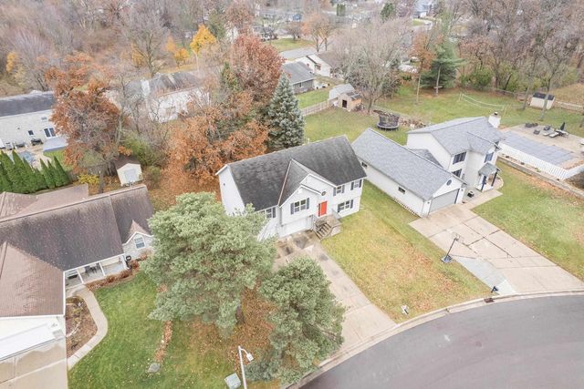 4340 Fox Hills Drive, Janesville, WI 53546