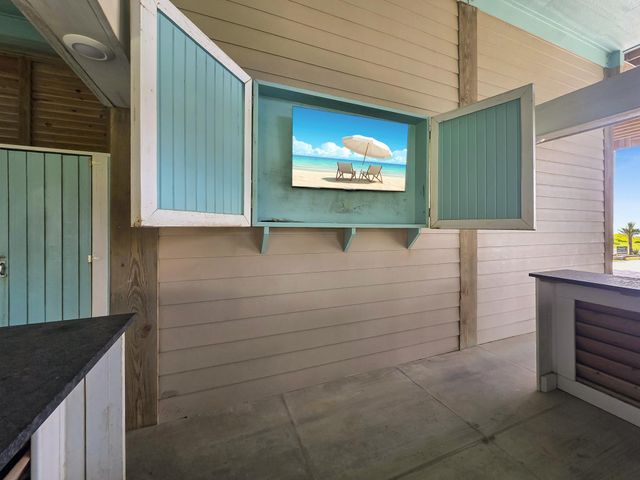 2627 Holiday Drive, Crystal Beach, TX 77650