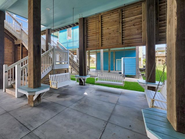 2627 Holiday Drive, Crystal Beach, TX 77650
