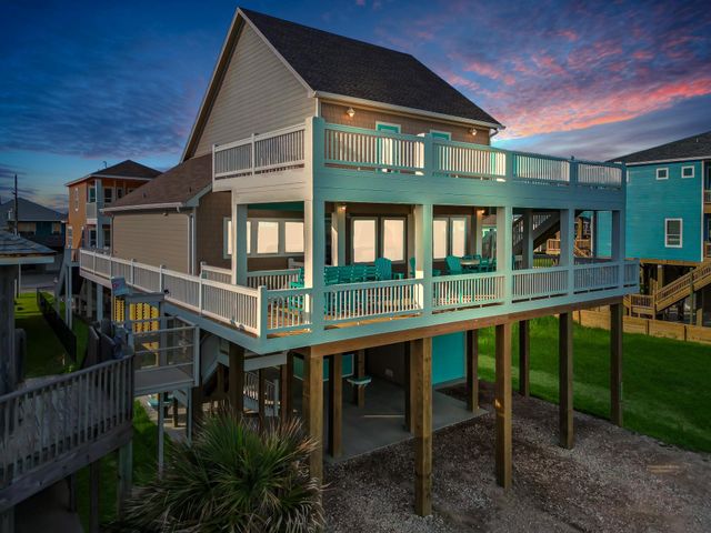 2627 Holiday Drive, Crystal Beach, TX 77650