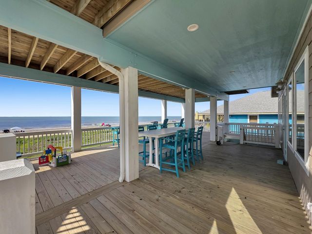 2627 Holiday Drive, Crystal Beach, TX 77650
