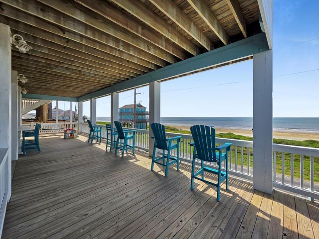 2627 Holiday Drive, Crystal Beach, TX 77650
