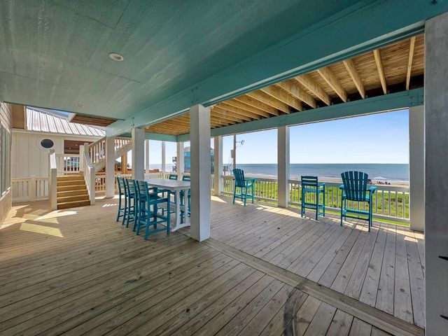 2627 Holiday Drive, Crystal Beach, TX 77650