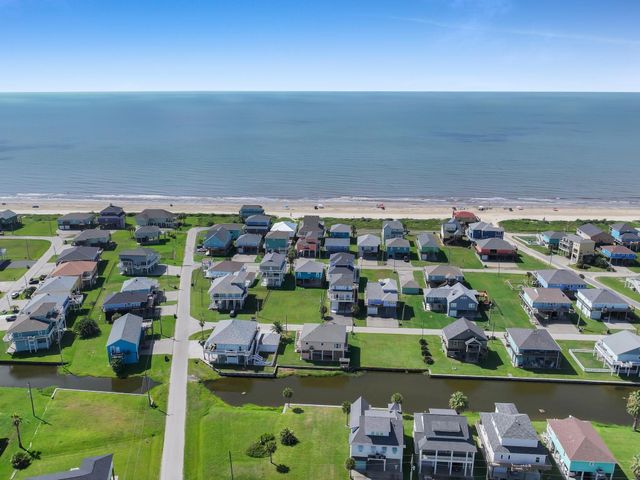 2627 Holiday Drive, Crystal Beach, TX 77650