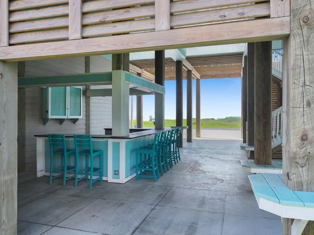 2627 Holiday Drive, Crystal Beach, TX 77650
