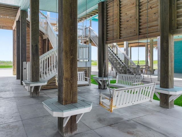 2627 Holiday Drive, Crystal Beach, TX 77650