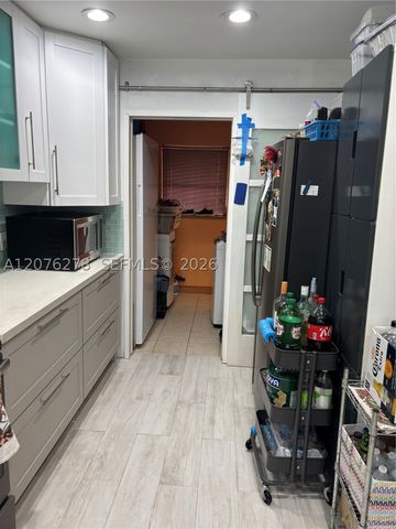 10 SW 46th Ave, Plantation, FL 33317