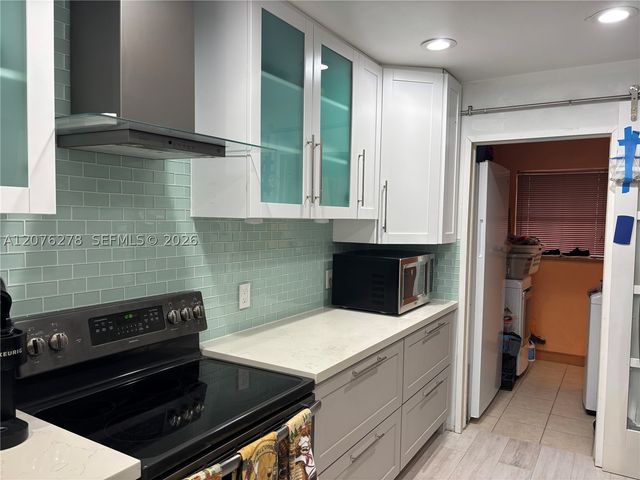 10 SW 46th Ave, Plantation, FL 33317