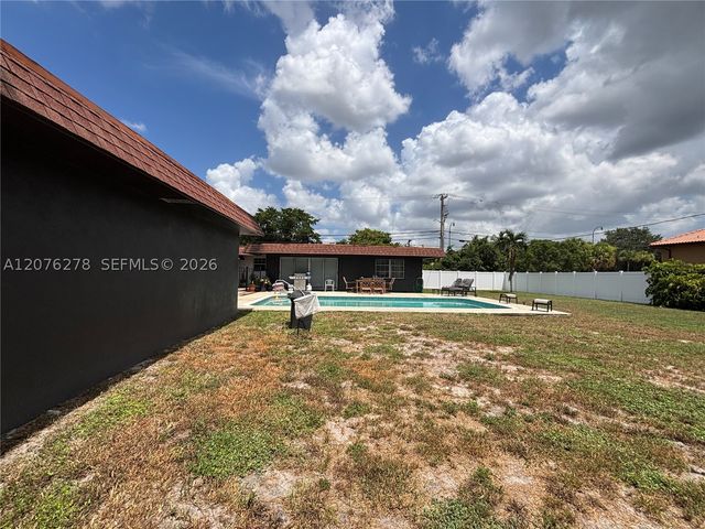 10 SW 46th Ave, Plantation, FL 33317