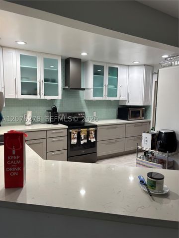 10 SW 46th Ave, Plantation, FL 33317