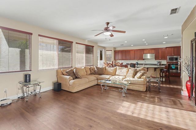 6829 Salvaterra Cir, Elk Grove, CA 95757