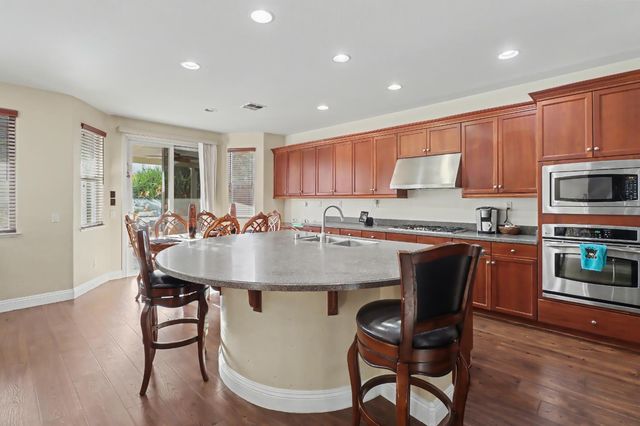 6829 Salvaterra Cir, Elk Grove, CA 95757