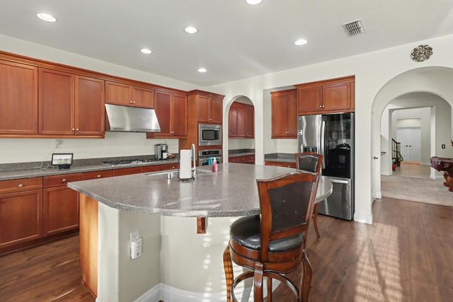 6829 Salvaterra Cir, Elk Grove, CA 95757