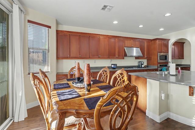 6829 Salvaterra Cir, Elk Grove, CA 95757