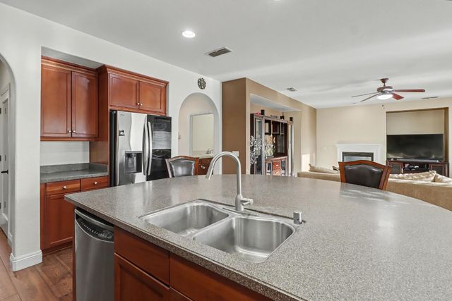 6829 Salvaterra Cir, Elk Grove, CA 95757