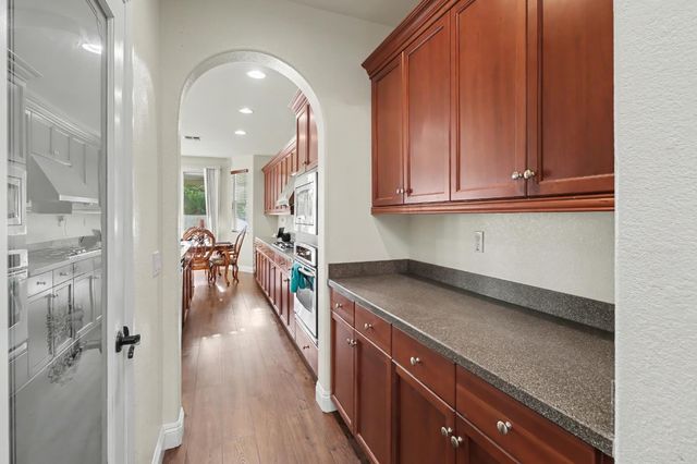 6829 Salvaterra Cir, Elk Grove, CA 95757