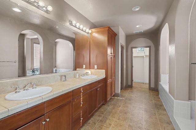 6829 Salvaterra Cir, Elk Grove, CA 95757