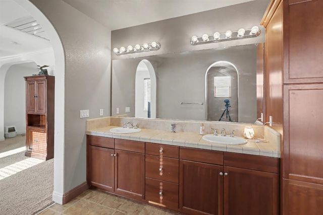 6829 Salvaterra Cir, Elk Grove, CA 95757