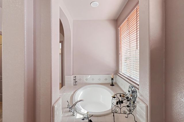 6829 Salvaterra Cir, Elk Grove, CA 95757