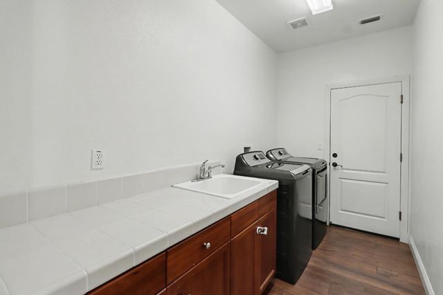 6829 Salvaterra Cir, Elk Grove, CA 95757