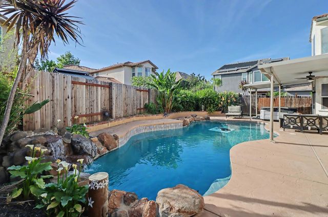 6829 Salvaterra Cir, Elk Grove, CA 95757