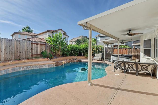 6829 Salvaterra Cir, Elk Grove, CA 95757