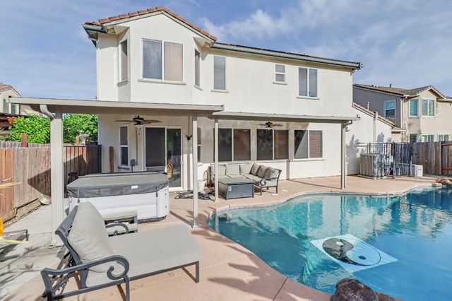 6829 Salvaterra Cir, Elk Grove, CA 95757