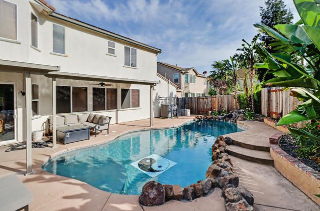 6829 Salvaterra Cir, Elk Grove, CA 95757