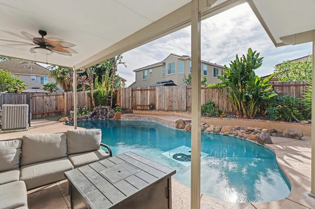 6829 Salvaterra Cir, Elk Grove, CA 95757