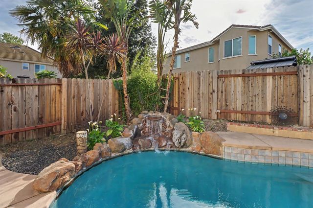 6829 Salvaterra Cir, Elk Grove, CA 95757