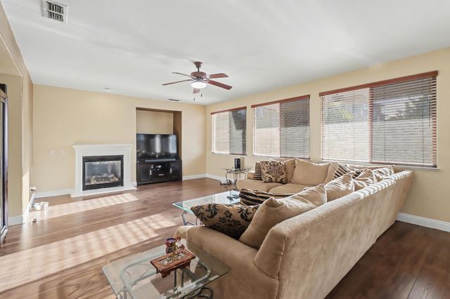 6829 Salvaterra Cir, Elk Grove, CA 95757