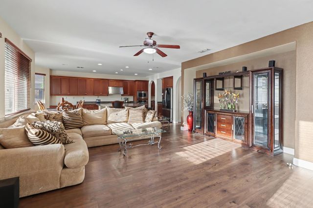 6829 Salvaterra Cir, Elk Grove, CA 95757