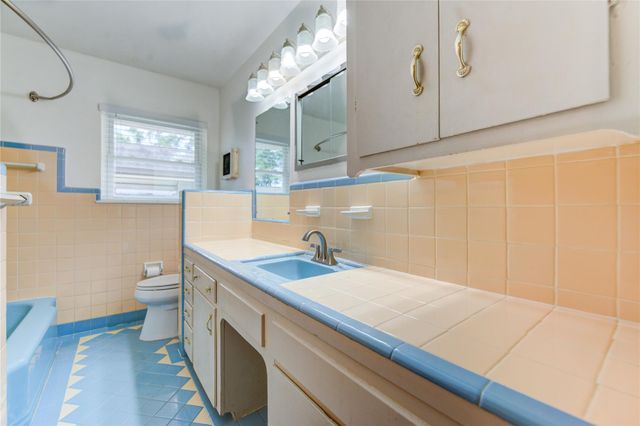 1231 Stonecrest Drive, Houston, TX 77018