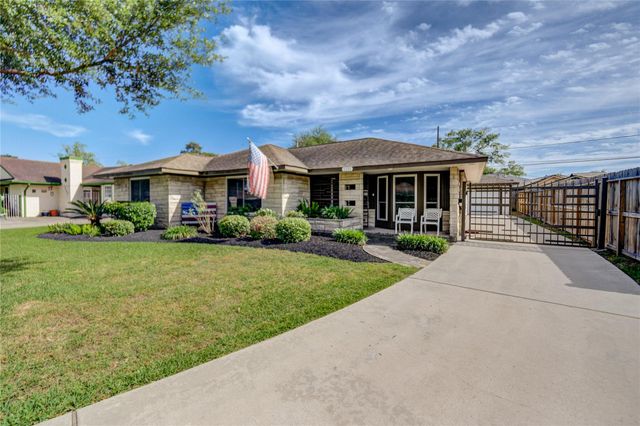 1231 Stonecrest Drive, Houston, TX 77018