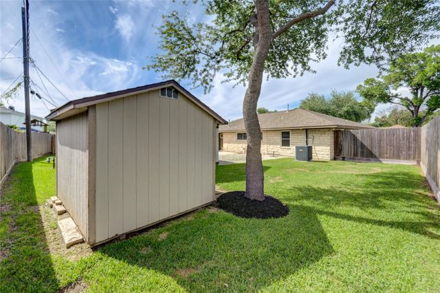 1231 Stonecrest Drive, Houston, TX 77018