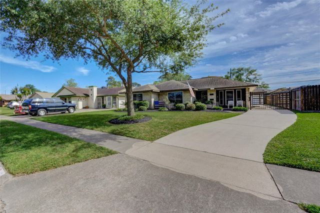 1231 Stonecrest Drive, Houston, TX 77018