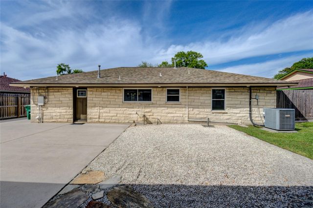 1231 Stonecrest Drive, Houston, TX 77018