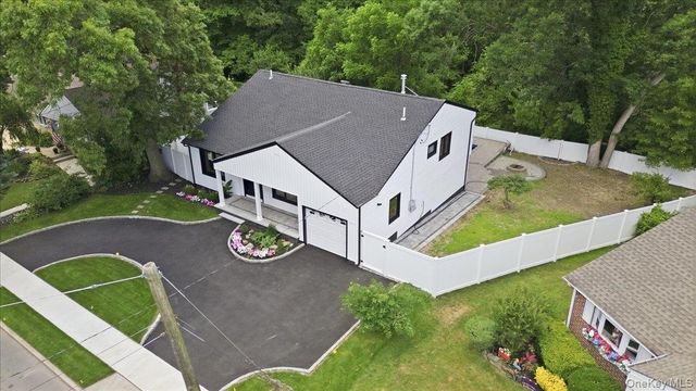 378 Lakeshore Boulevard, Massapequa Park, NY 11762
