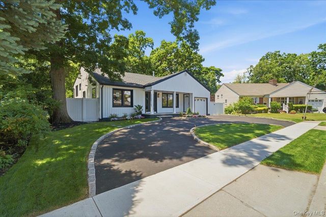 378 Lakeshore Boulevard, Massapequa Park, NY 11762